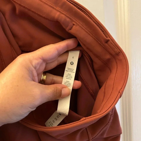 Lululemon Everlux and Mesh High-Rise Tight 25"
Dark Terracotta - Picture 7 of 8